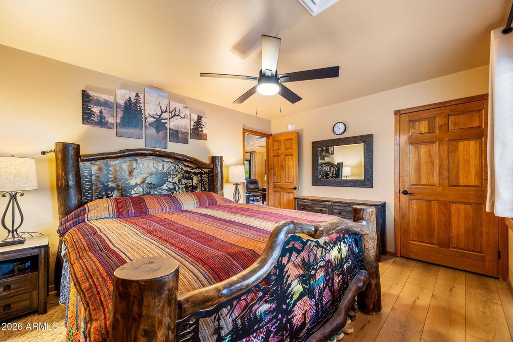 Image 6 of property listing at 2336 BUFFALO Loop N, Overgaard, AZ 85933