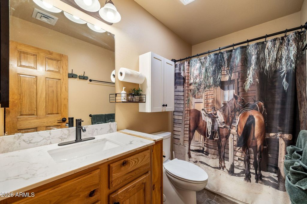 Image 7 of property listing at 2336 BUFFALO Loop N, Overgaard, AZ 85933