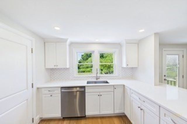 13 Hammond Street, Marion, MA 02739