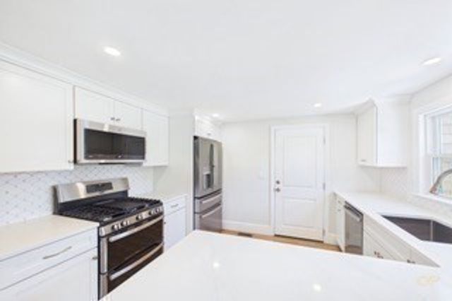 13 Hammond Street, Marion, MA 02739
