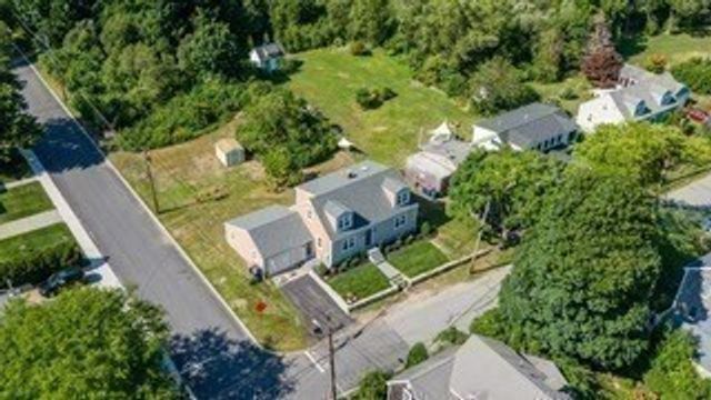 13 Hammond Street, Marion, MA 02739