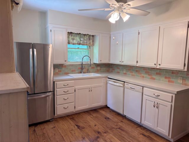 1405 E 16th ST E, Georgetown, TX 78626