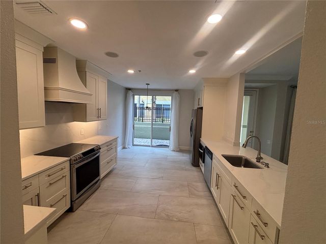 6536 MOORINGS POINT CIRCLE 101, Lakewood Ranch, FL 34202