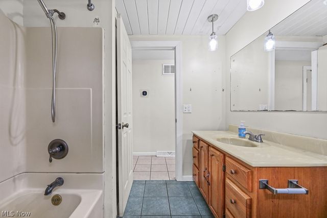 6410 Westmore Street, Louisville, OH 44641