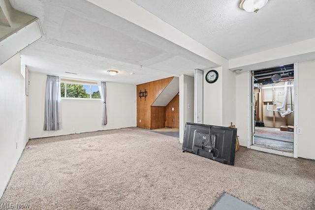 6410 Westmore Street, Louisville, OH 44641