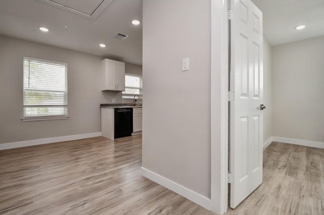 5615 Barremore Street B, Houston, TX 77023