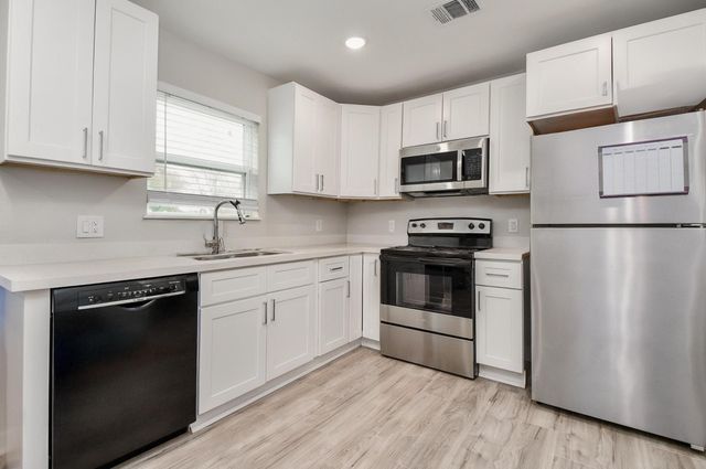 5615 Barremore Street B, Houston, TX 77023