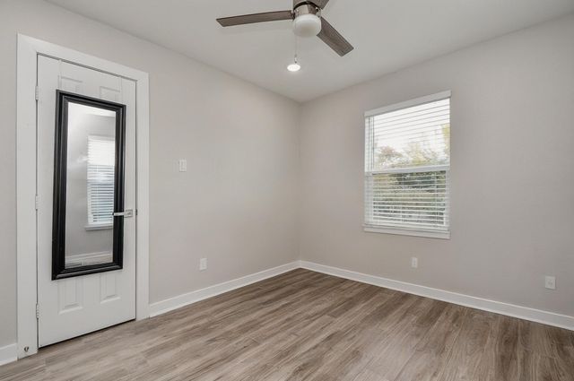 5615 Barremore Street B, Houston, TX 77023