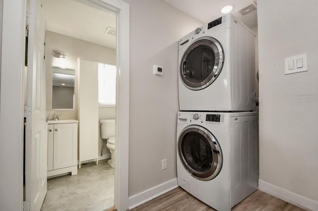 5615 Barremore Street B, Houston, TX 77023