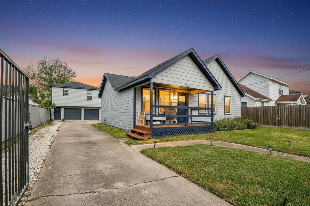 5615 Barremore Street B, Houston, TX 77023