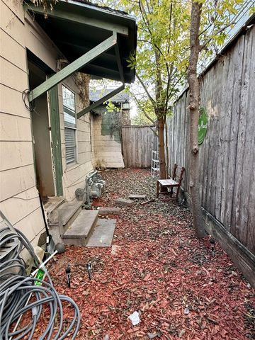 1526 Yale Street 2, Houston, TX 77008