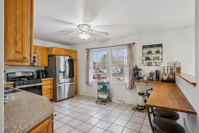 68 Sunny Hill Dr Drive, Orion, IL 61273