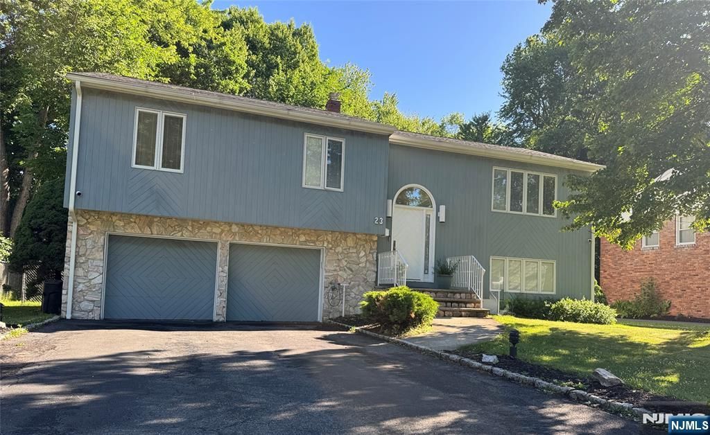 23 Ashwood Drive, Livingston, NJ 07039