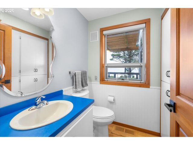 4515 N COAST Hwy, Newport, OR 97365