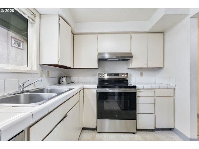 -1 Se 8TH Ave, Portland, OR 97202