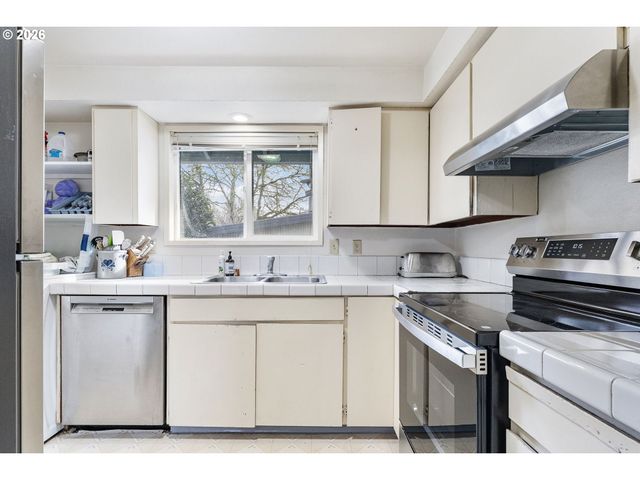 -1 Se 8TH Ave, Portland, OR 97202