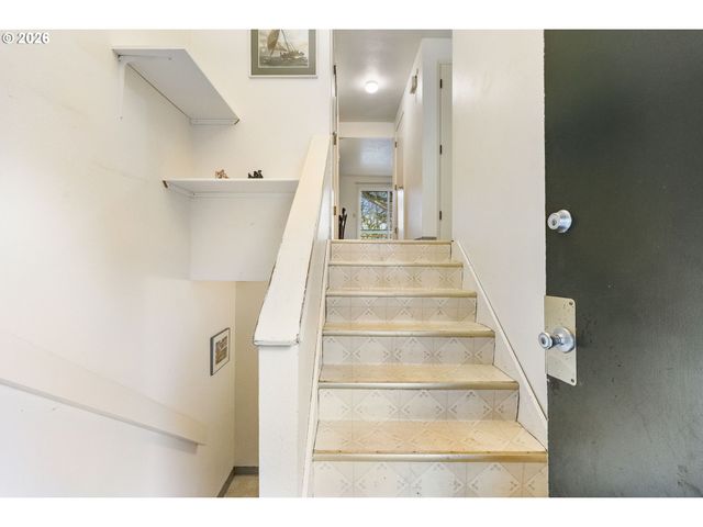 -1 Se 8TH Ave, Portland, OR 97202