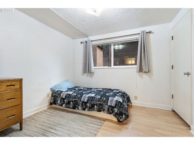 -1 Se 8TH Ave, Portland, OR 97202