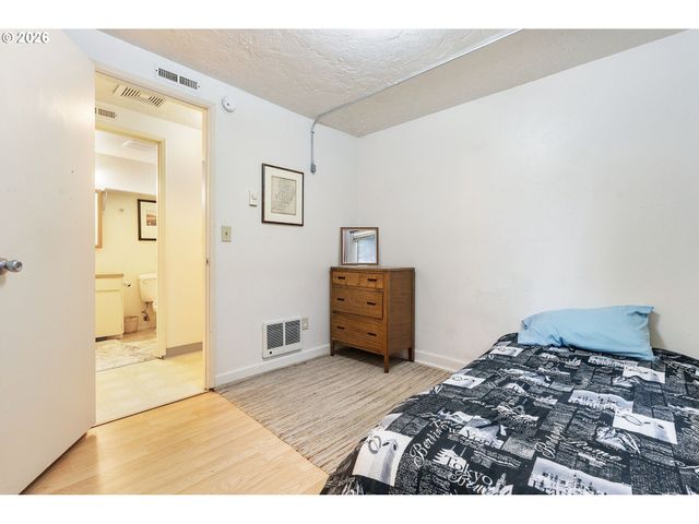 -1 Se 8TH Ave, Portland, OR 97202