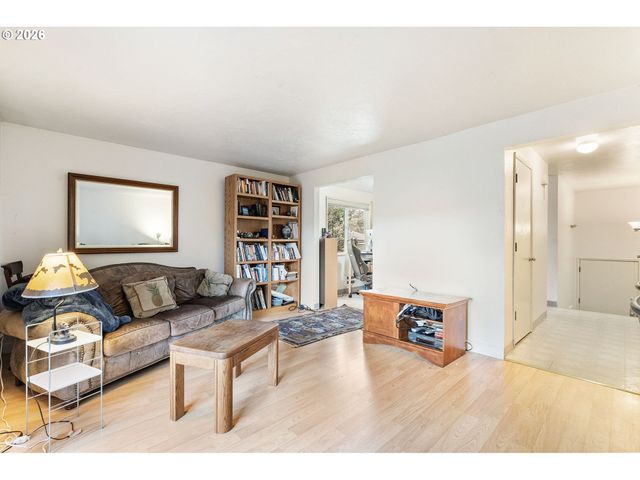 -1 Se 8TH Ave, Portland, OR 97202