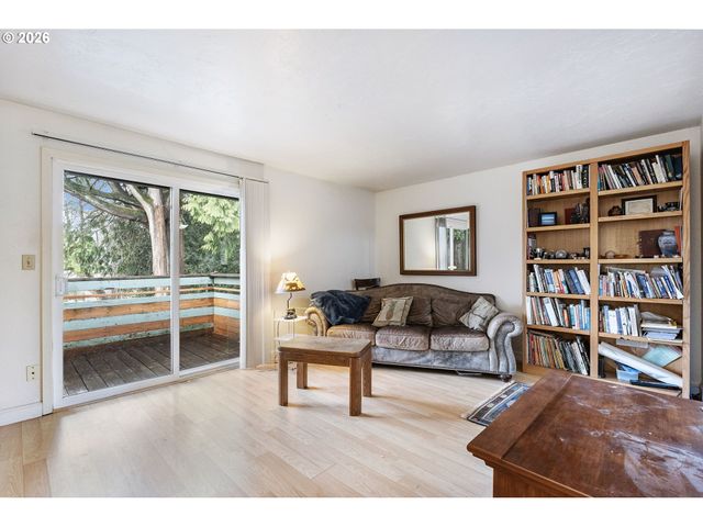 -1 Se 8TH Ave, Portland, OR 97202