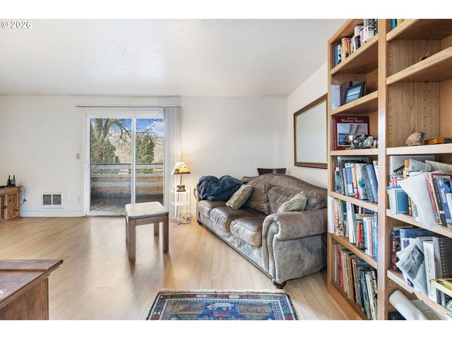 -1 Se 8TH Ave, Portland, OR 97202