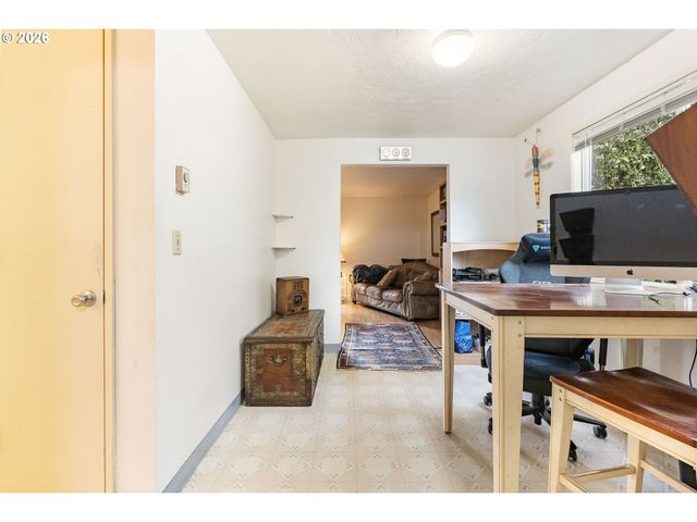 -1 Se 8TH Ave, Portland, OR 97202