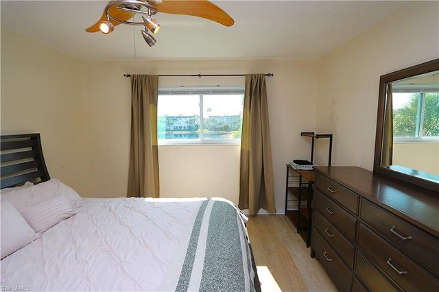 1004 Manatee RD H202, Naples, FL 34114