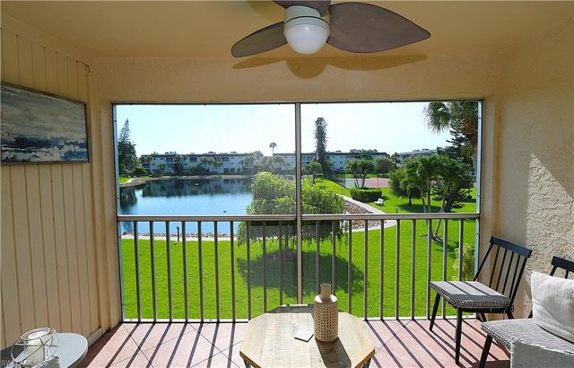 1004 Manatee RD H202, Naples, FL 34114