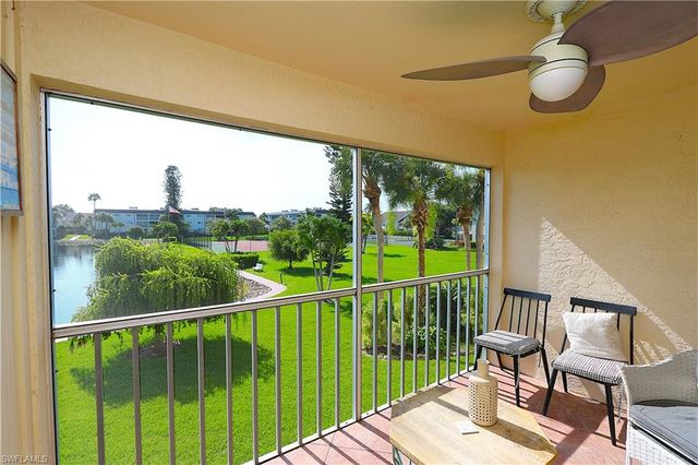 1004 Manatee RD H202, Naples, FL 34114