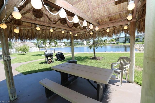 1004 Manatee RD H202, Naples, FL 34114