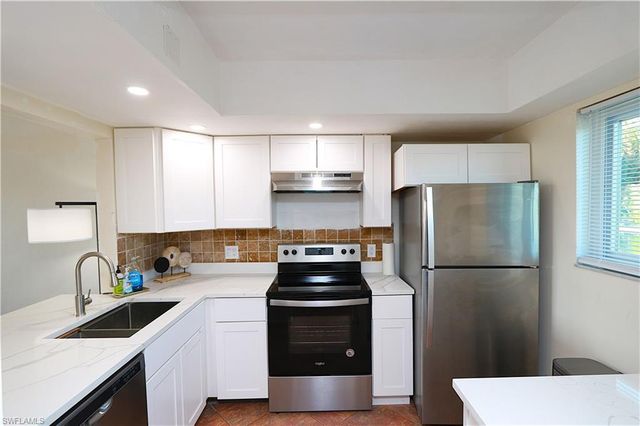 1004 Manatee RD H202, Naples, FL 34114