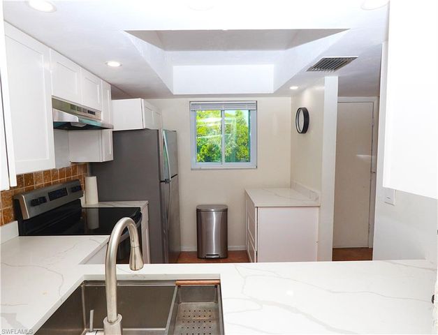1004 Manatee RD H202, Naples, FL 34114