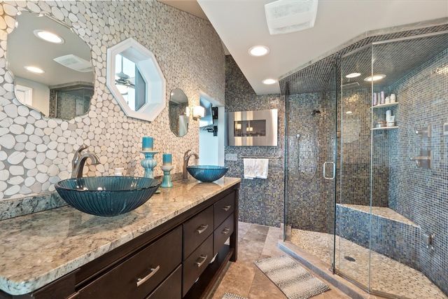 8115 Colony Drive, Update, MI 48001