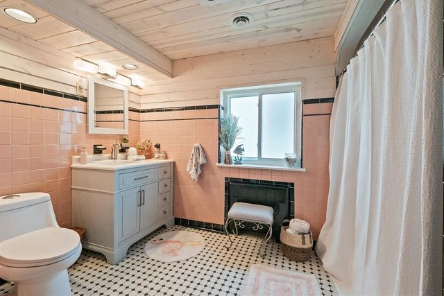 8115 Colony Drive, Update, MI 48001