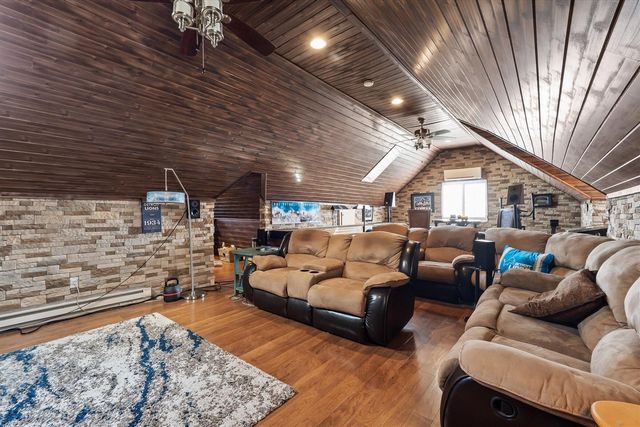 8115 Colony Drive, Update, MI 48001