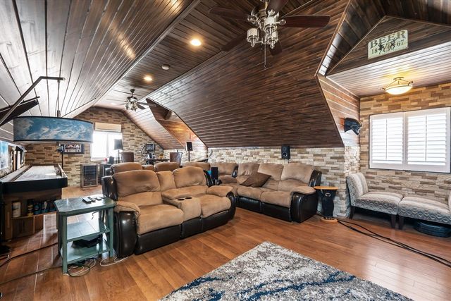8115 Colony Drive, Update, MI 48001