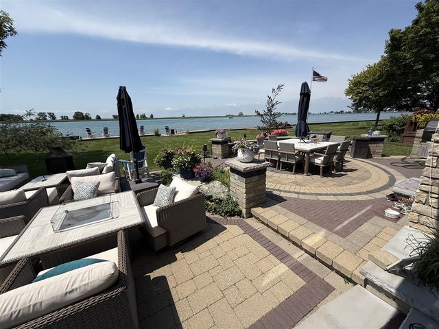 8115 Colony Drive, Update, MI 48001