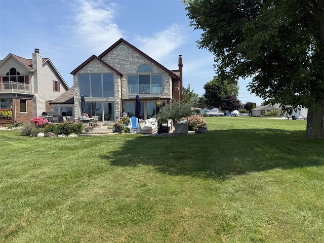 8115 Colony Drive, Update, MI 48001