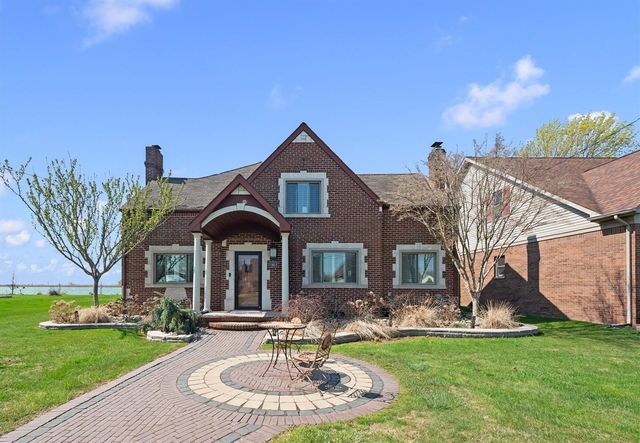 8115 Colony Drive, Update, MI 48001