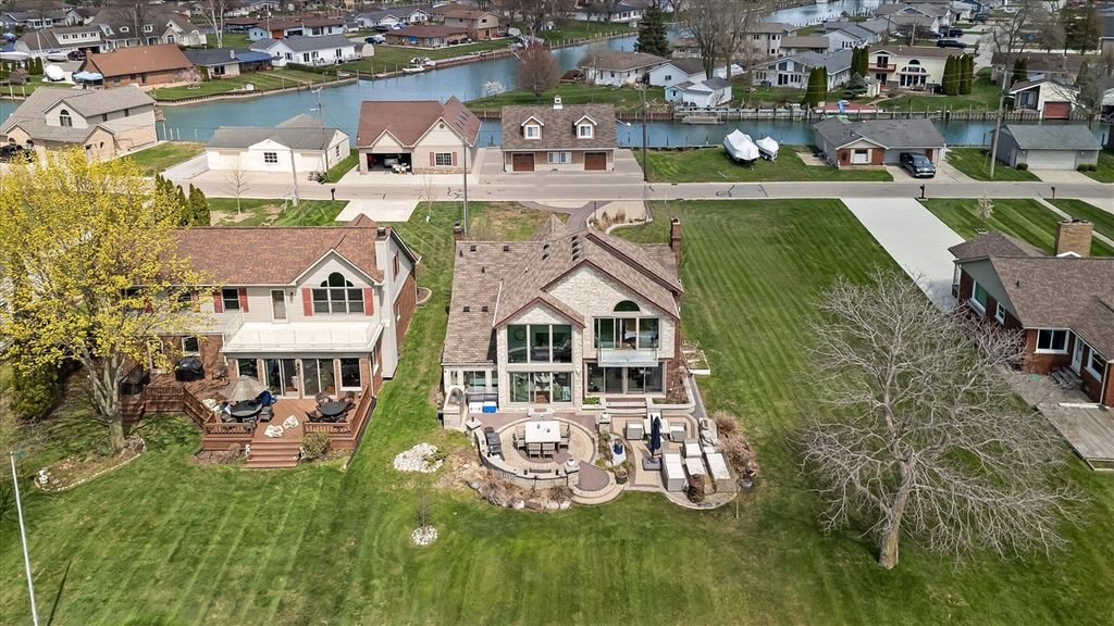 8115 Colony Drive, Update, MI 48001