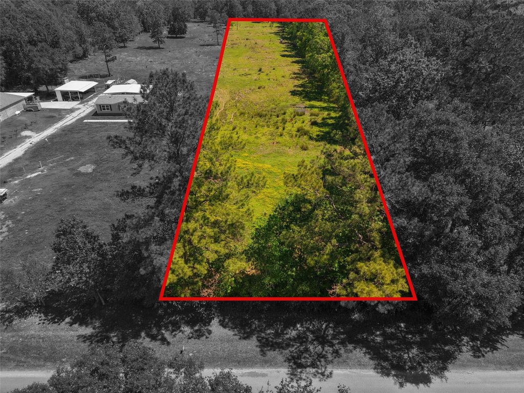 1013 County Road 2050, Hull, TX 77564