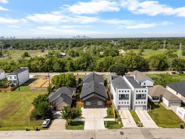 5321 Rue Street, Houston, TX 77033