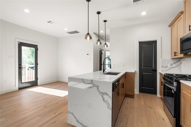 5321 Rue Street, Houston, TX 77033