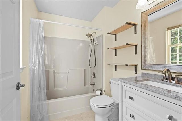510 W Village Green Blvd, Adams Twp, PA 16046
