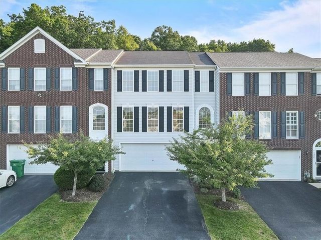510 W Village Green Blvd, Adams Twp, PA 16046