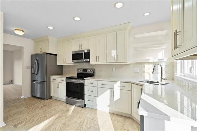 510 W Village Green Blvd, Adams Twp, PA 16046