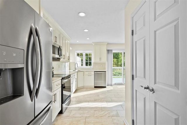 510 W Village Green Blvd, Adams Twp, PA 16046