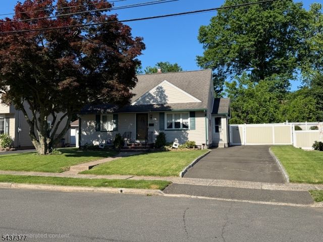 11 Chadwick Dr, Bloomfield Twp., NJ 07003