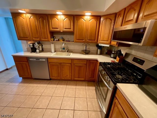 11 Chadwick Dr, Bloomfield Twp., NJ 07003